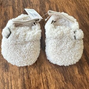 GAP Cream Shearling Baby Clogs